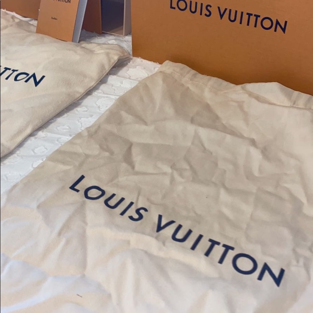 Set of large medium and large boxes